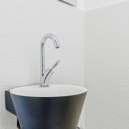 Appartement N Sublime Avec Sauna Dans Le 17e